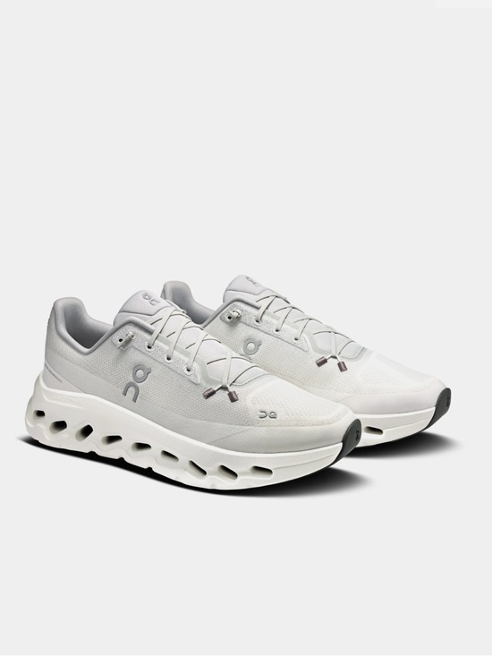 On Running Shoes - On Running CLOUDTILT
Women RUNNING SHOES Color: Glacier/Ice
Size 7 gently used